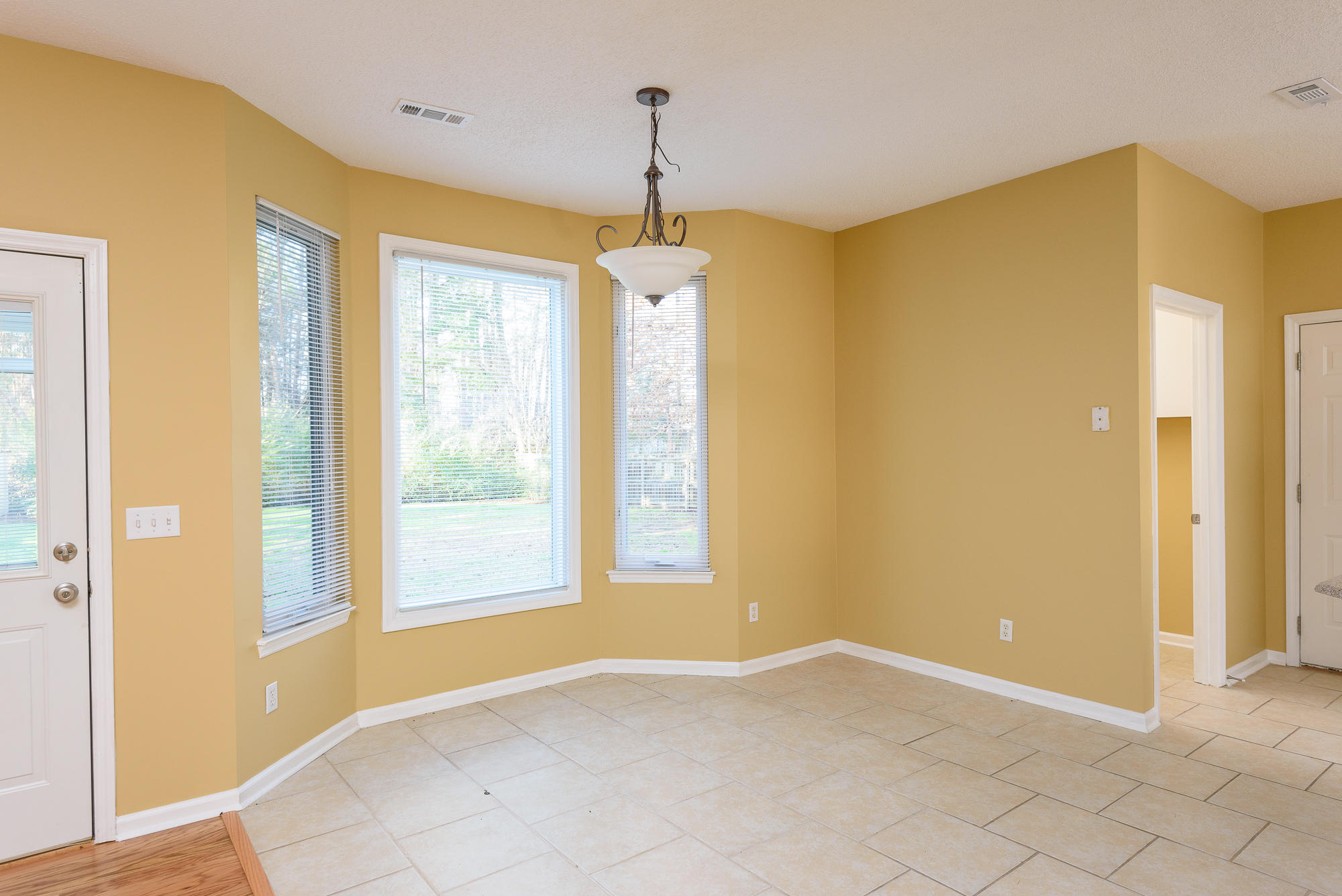 1630 Gunston Hall Road Hixson, TN 37343 - Photo 8 of 28 Breakfast Nook