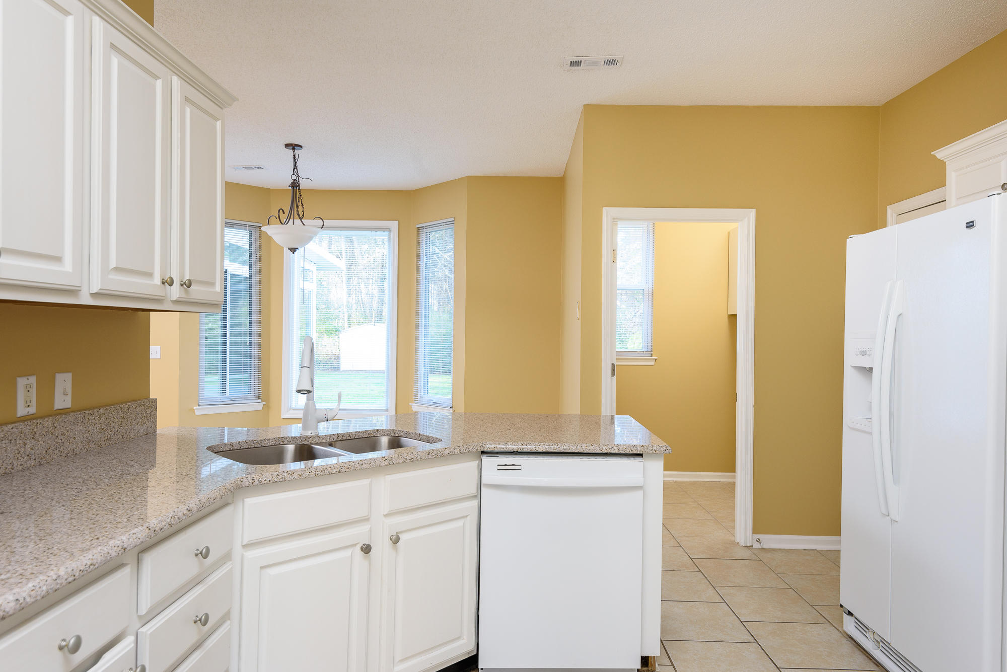 1630 Gunston Hall Road Hixson, TN 37343 - Photo 9 of 28 Kitchen