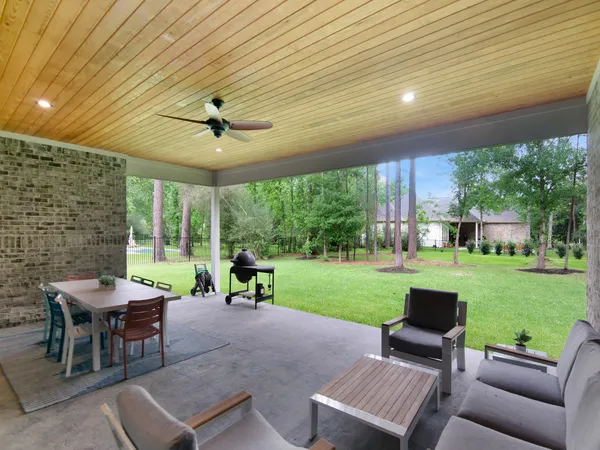 $3,200 | 12118 South Tara Plantation Drive, Tomball, TX 77375