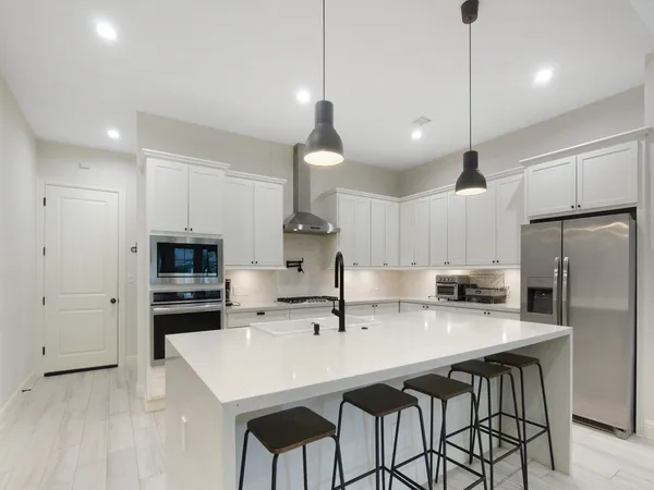 $3,200 | 12118 South Tara Plantation Drive, Tomball, TX 77375