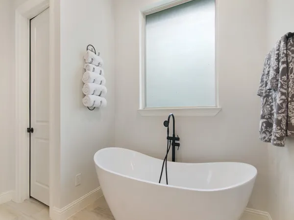 $3,200 | 12118 South Tara Plantation Drive, Tomball, TX 77375