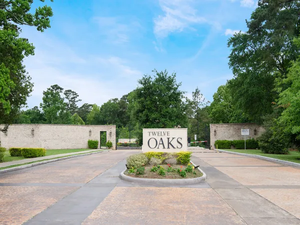 $3,200 | 12118 South Tara Plantation Drive, Tomball, TX 77375