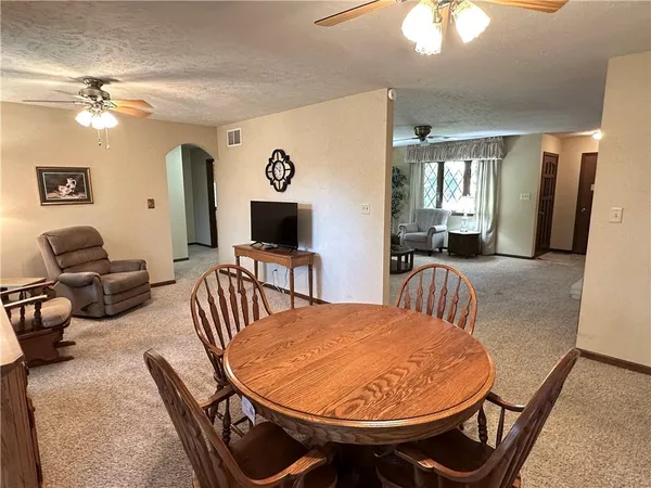 $292,500 | 2436 Village Lane, Salina, KS 67401