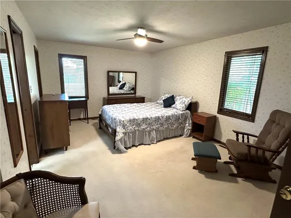 $292,500 | 2436 Village Lane, Salina, KS 67401