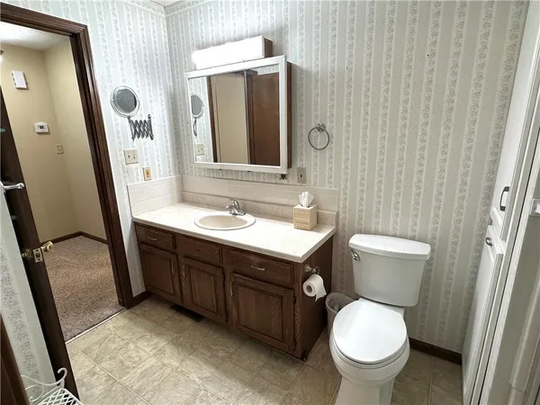 $292,500 | 2436 Village Lane, Salina, KS 67401