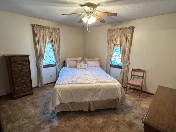 $292,500 | 2436 Village Lane, Salina, KS 67401