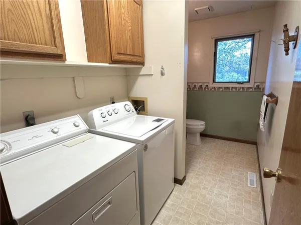 $292,500 | 2436 Village Lane, Salina, KS 67401