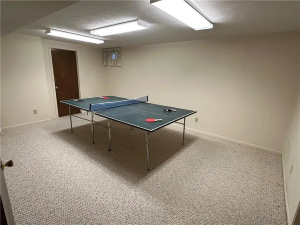 $292,500 | 2436 Village Lane, Salina, KS 67401