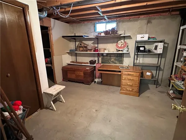 $292,500 | 2436 Village Lane, Salina, KS 67401