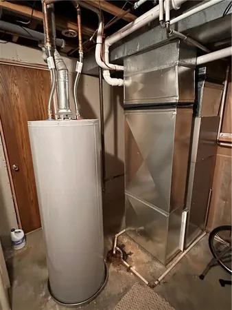 $292,500 | 2436 Village Lane, Salina, KS 67401