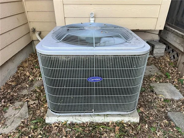 $292,500 | 2436 Village Lane, Salina, KS 67401