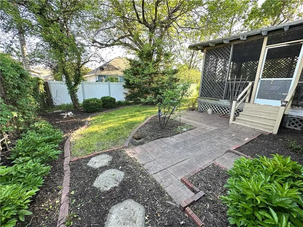 $292,500 | 2436 Village Lane, Salina, KS 67401