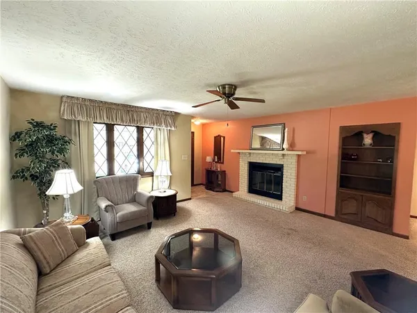 $292,500 | 2436 Village Lane, Salina, KS 67401