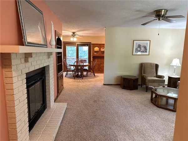 $292,500 | 2436 Village Lane, Salina, KS 67401