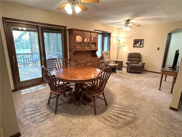 $292,500 | 2436 Village Lane, Salina, KS 67401