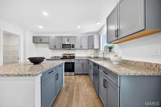 $420,000 | 1933 Rolling River Circle, St. Paul, MO 63366