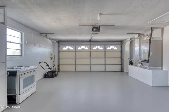 $2,350 | 3041 Oleander Avenue, Daytona Beach, FL 32118