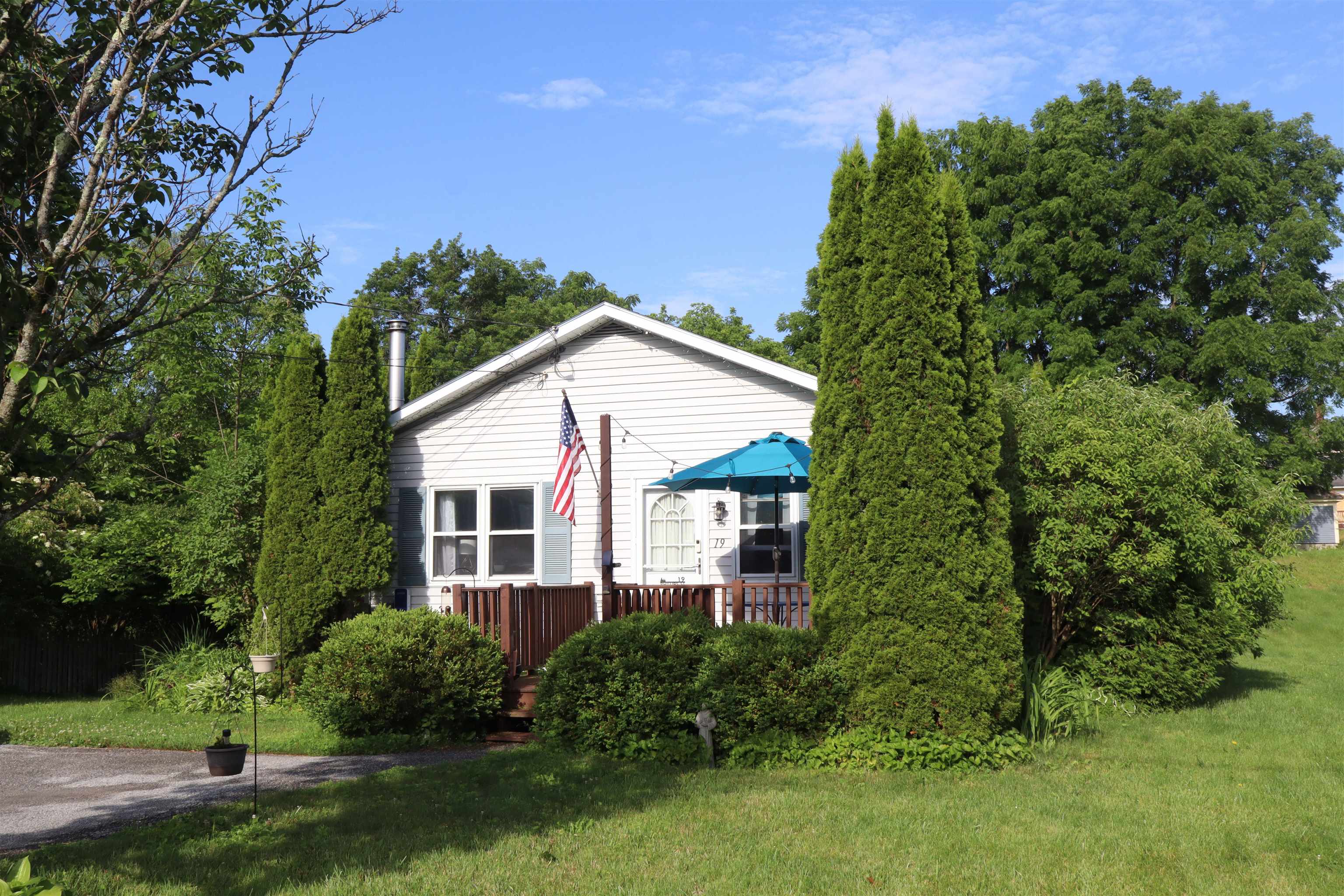 19 Phillips Street Rutland, VT 05701 - Photo 2 of 37