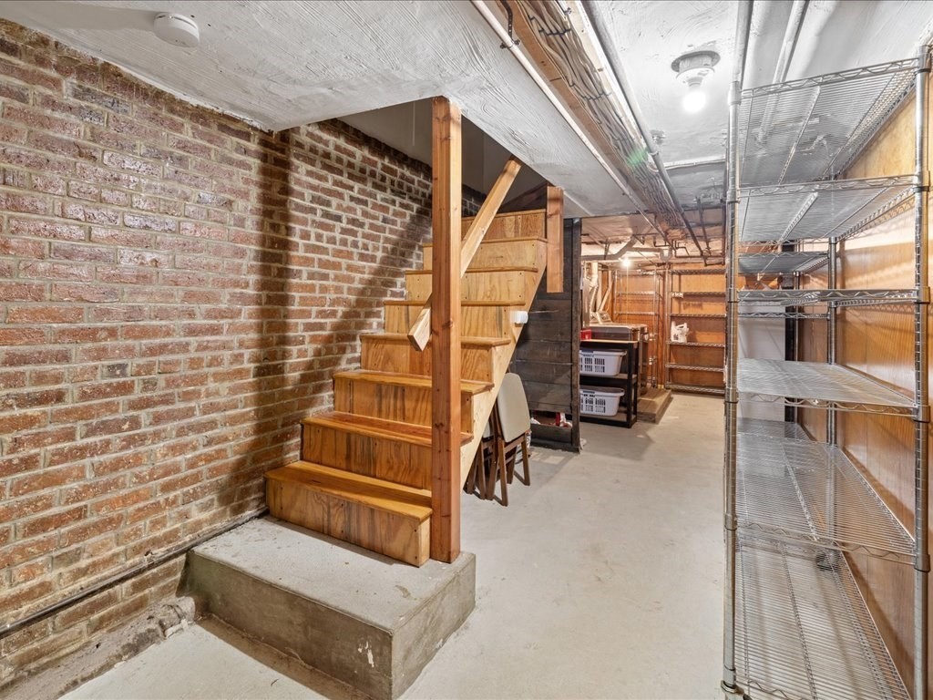 556 East 5th Street, Unit 1 Boston, MA 02127 - Photo 13 of 17 a view of entryway with workspace