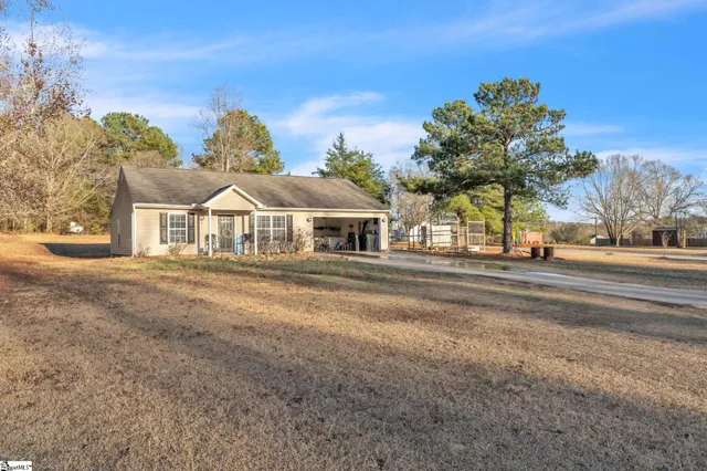 $210,000 | 105 Laura Jane Lane, Gray Court, SC 29645