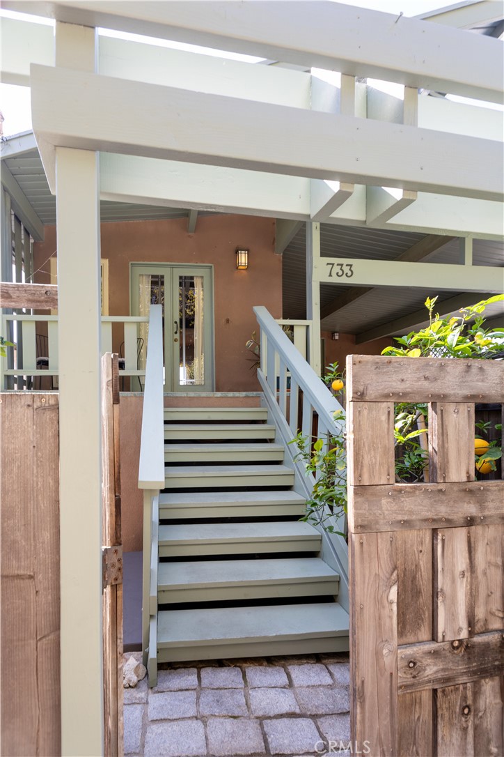 733 Crane Boulevard Los Angeles, CA 90065 - Photo 2 of 30 a view of entryway with a front door