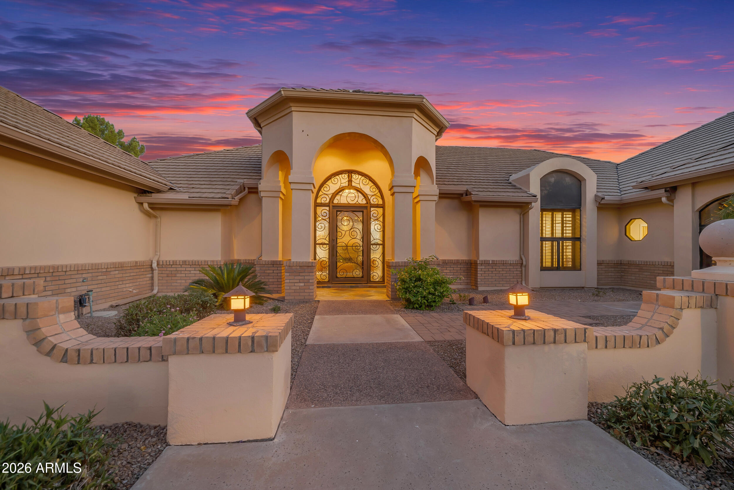 1455 East Colt Road Tempe, AZ 85284 - Photo 5 of 71 Twilight Front Courtyard