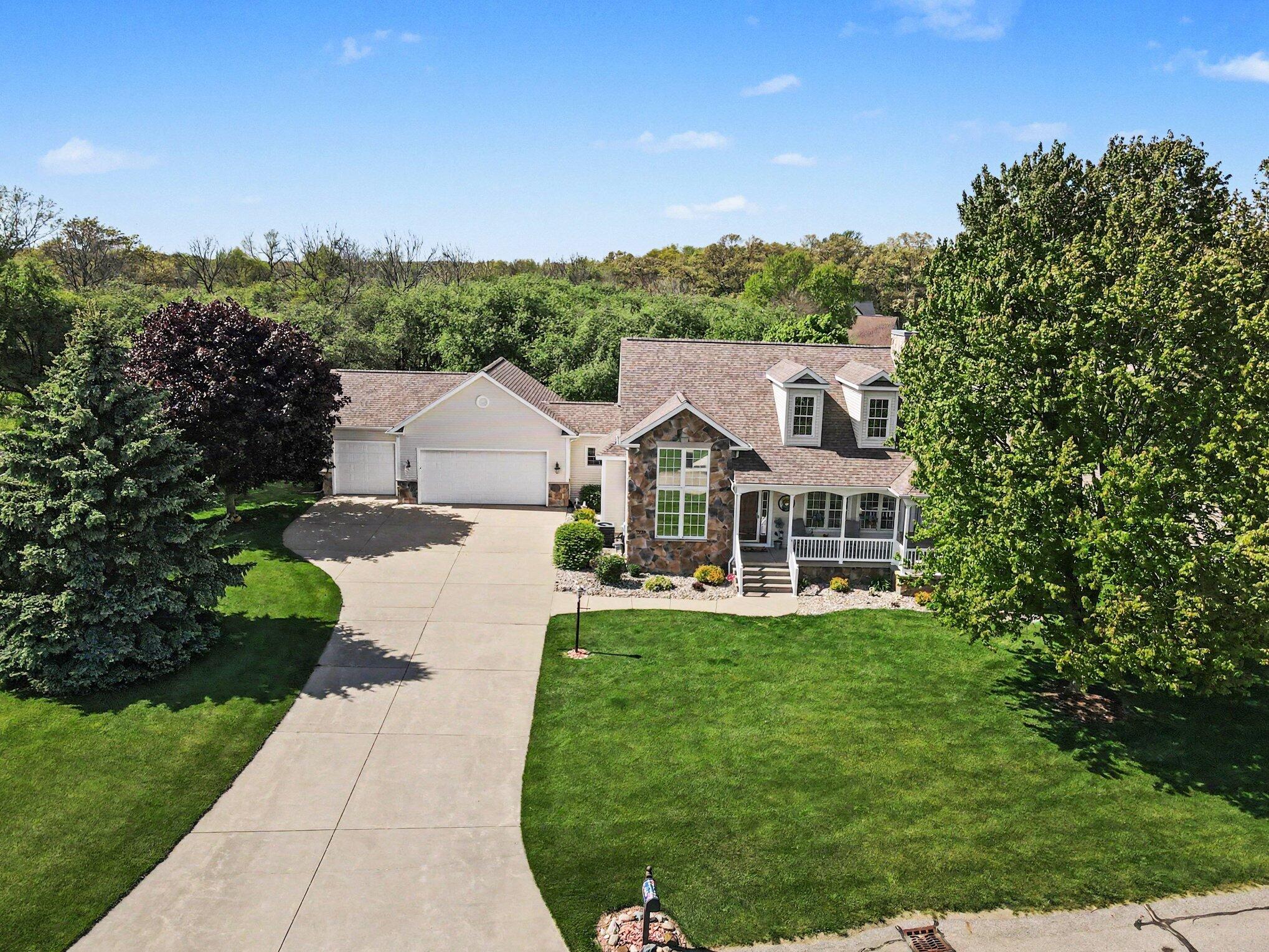 7928 Spring Haven Kalamazoo, MI 49009 - Photo 33 of 36 3 car garage!