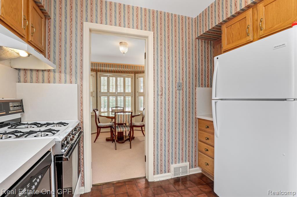 308 Ridge Road Grosse Pointe Farms, MI 48236 - Photo 10 of 23