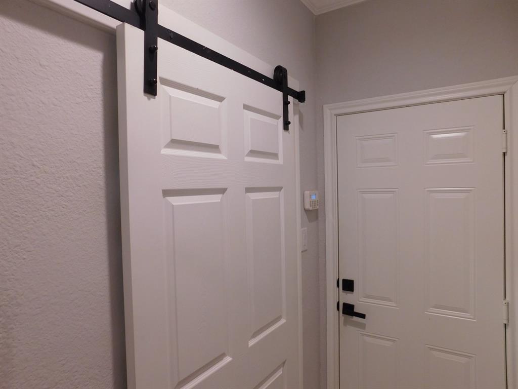 622 Crowley Road Arlington, TX 76012 - Photo 20 of 38 a view of closet area