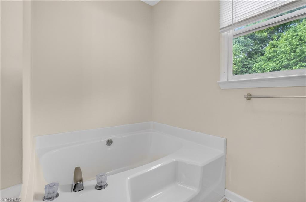 3701 Mulberry Lane High Point, NC 27265 - Photo 15 of 28