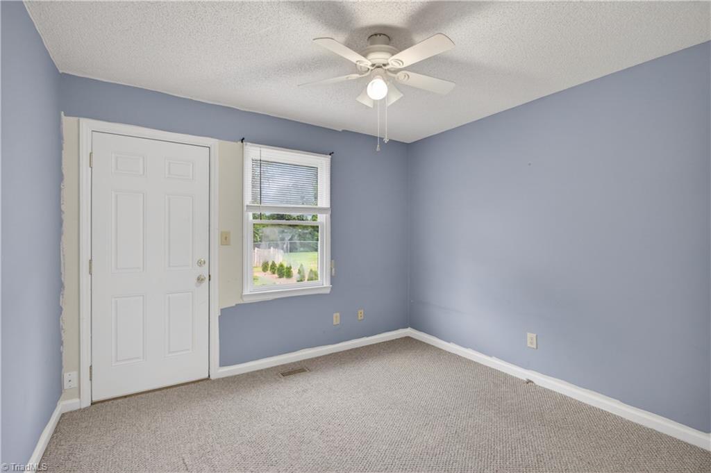 3701 Mulberry Lane High Point, NC 27265 - Photo 19 of 28