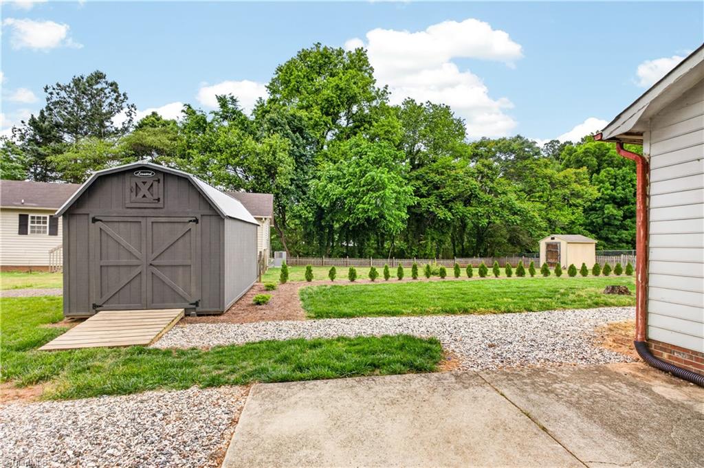 3701 Mulberry Lane High Point, NC 27265 - Photo 2 of 28