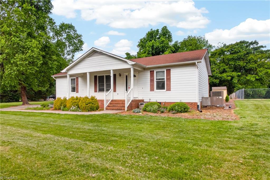 3701 Mulberry Lane High Point, NC 27265 - Photo 4 of 28