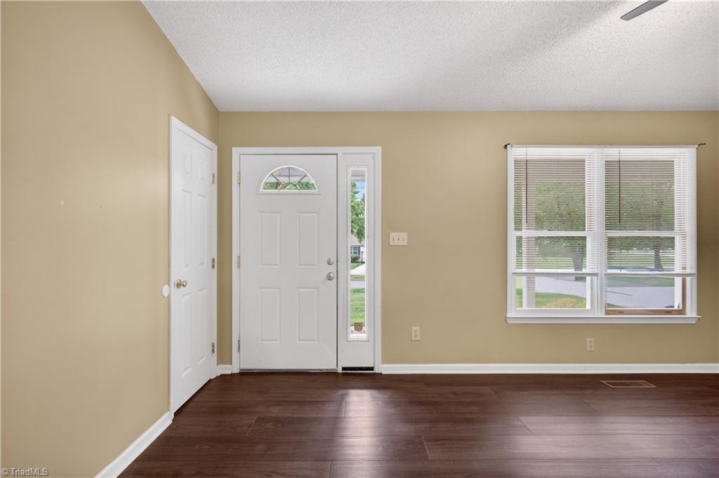 3701 Mulberry Lane High Point, NC 27265 - Photo 5 of 28