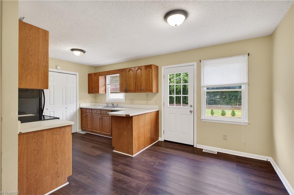 3701 Mulberry Lane High Point, NC 27265 - Photo 7 of 28