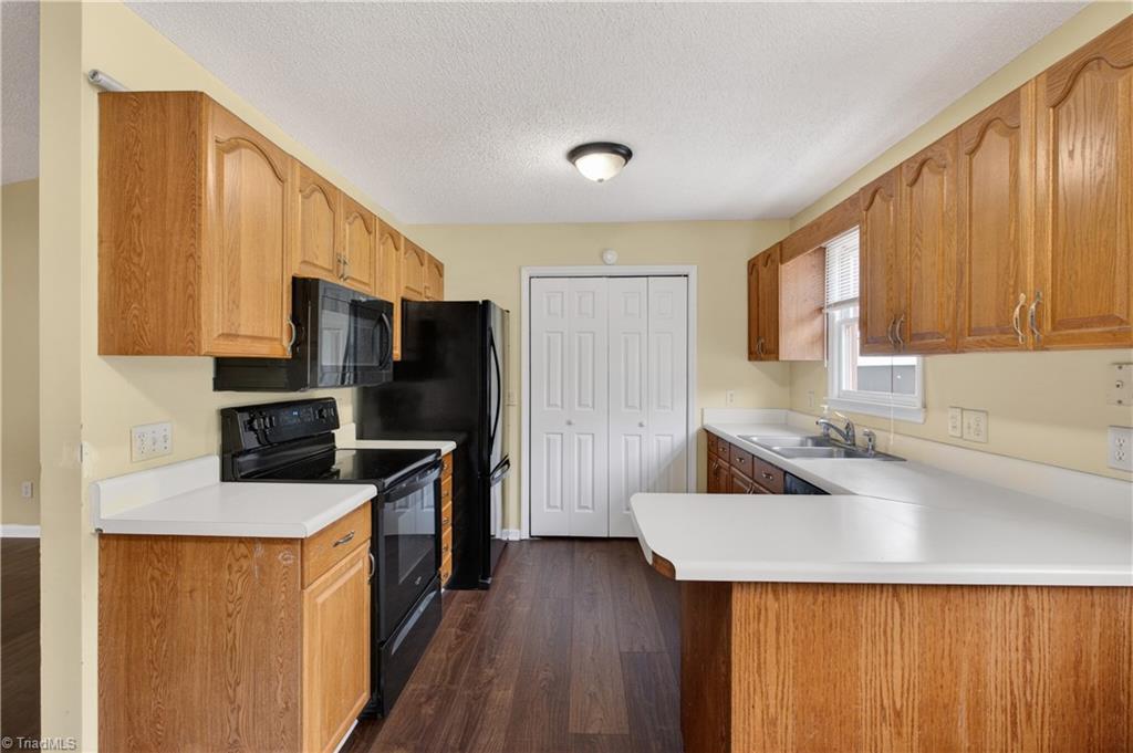 3701 Mulberry Lane High Point, NC 27265 - Photo 8 of 28