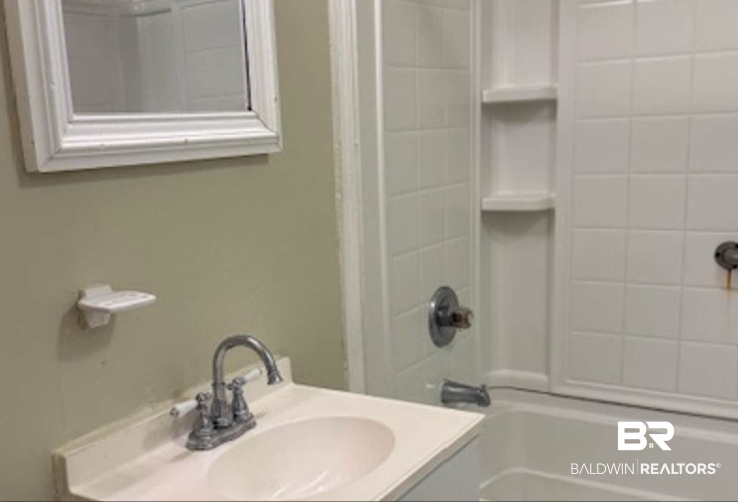 1809 Harris Road Mobile, AL 36618 - Photo 7 of 11 Bathroom with shower / washtub combination and vanity