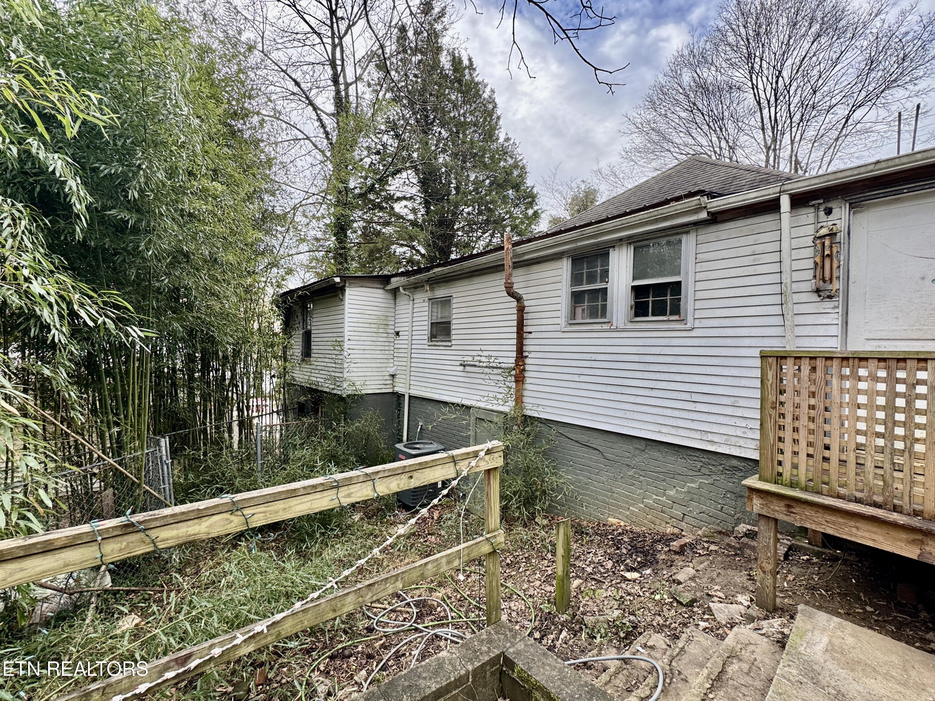 224 Hidell Road Knoxville, TN 37914 - Photo 4 of 9 2-4