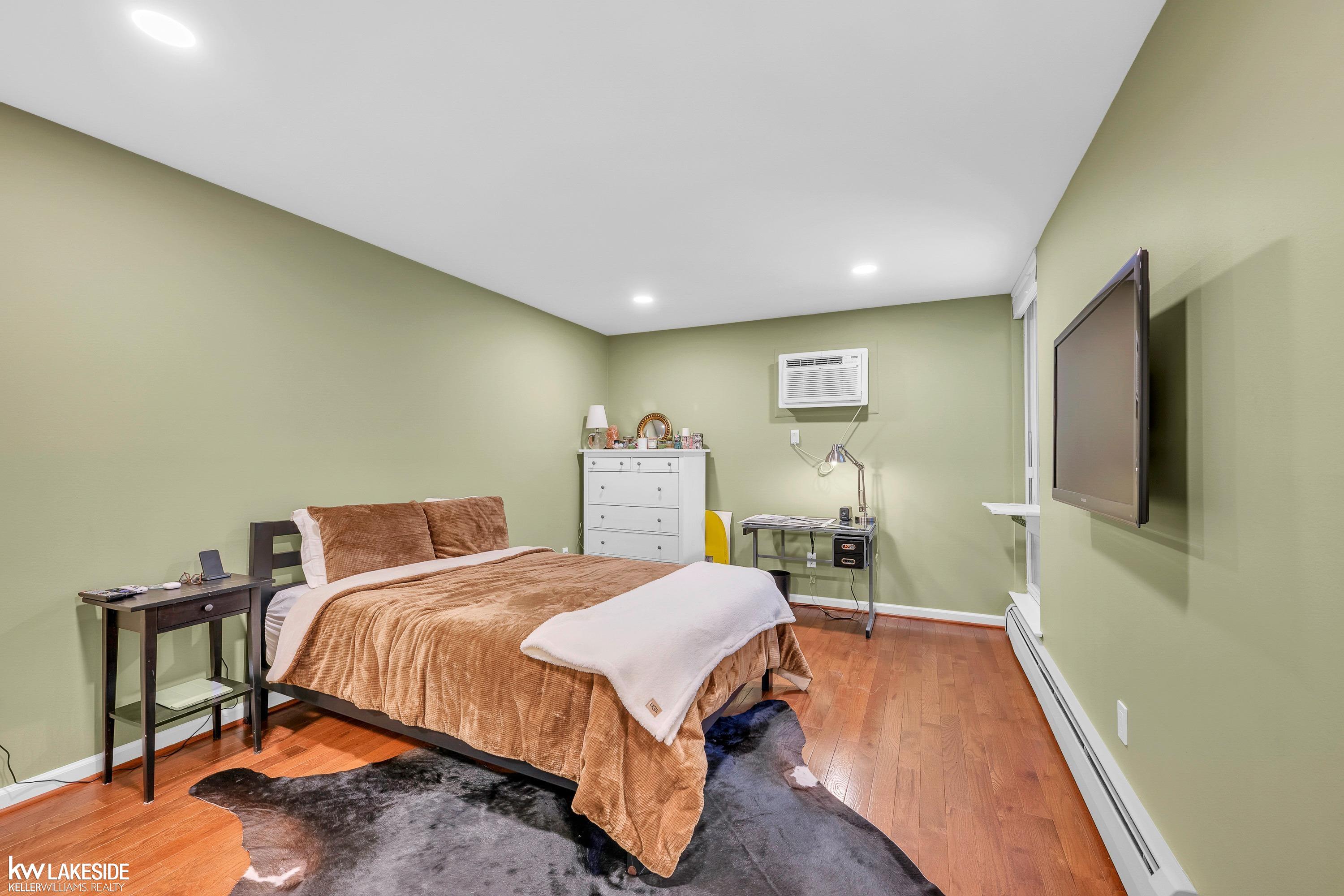 4909 South Crooks Road Royal Oak, MI 48073 - Photo 11 of 21 50163818-d0b7a7a4-cc1a-4409-911a-e15875000491.JPG