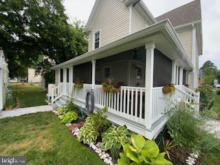 1109 Locust Street Cambridge, MD 21613 - Photo 5 of 55 Screen porch