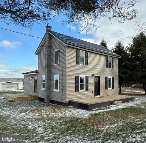 a house view with a backyard space