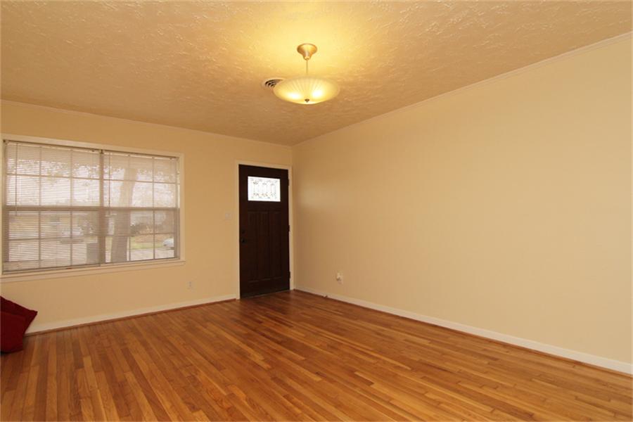 8526 Friendship Road Houston, TX 77080 - Photo 4 of 17