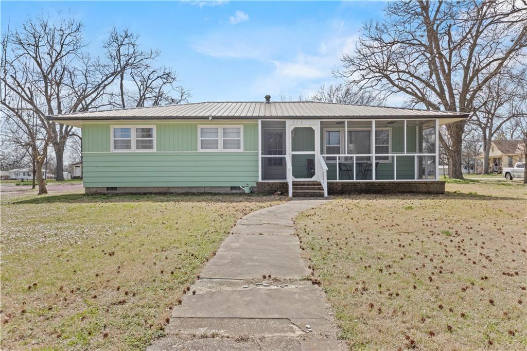 628 Maple Street Chetopa, KS 67336 - Photo 1 of 1