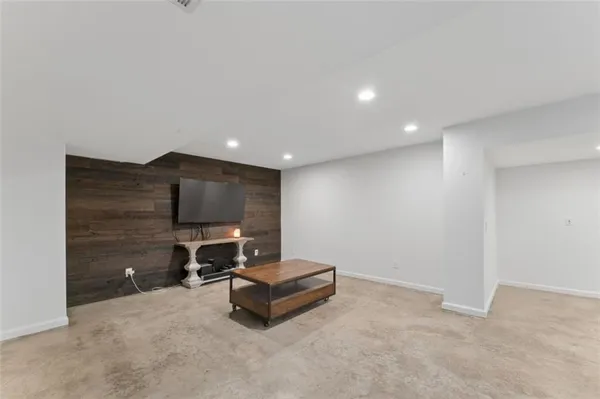 $475,000 | 21081 224th Street, Spring Hill, KS 66083