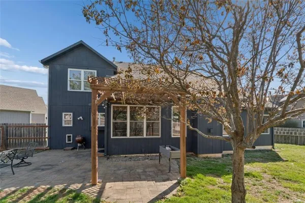 $475,000 | 21081 224th Street, Spring Hill, KS 66083