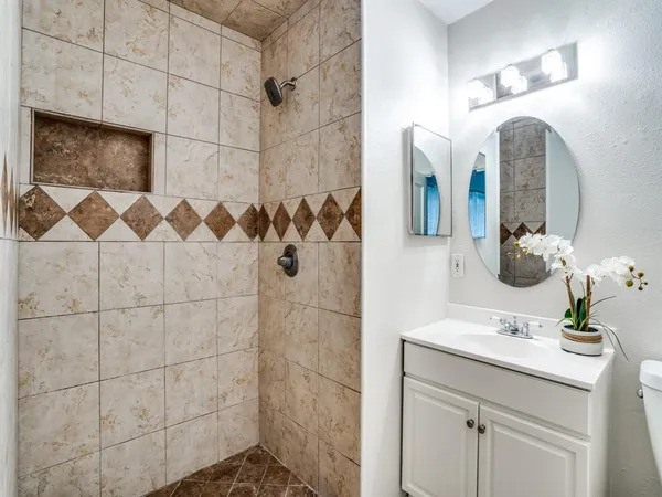 $2,600 | 819 Kingswood Avenue, Richardson, TX 75080