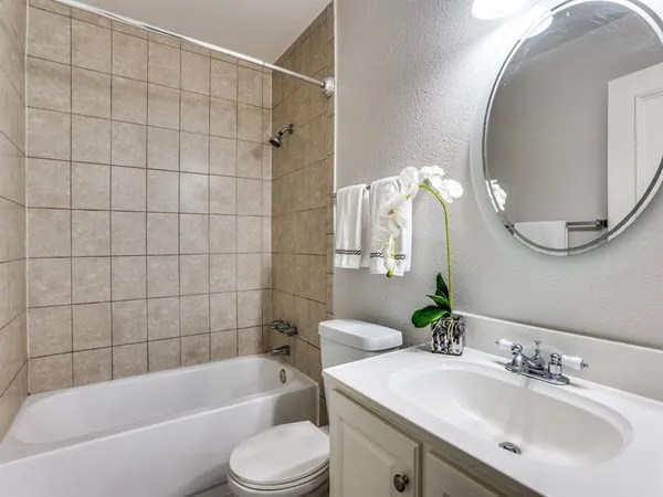 $2,600 | 819 Kingswood Avenue, Richardson, TX 75080