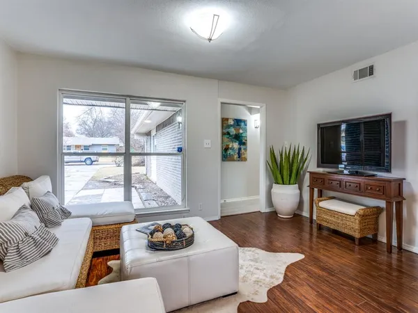 $2,600 | 819 Kingswood Avenue, Richardson, TX 75080