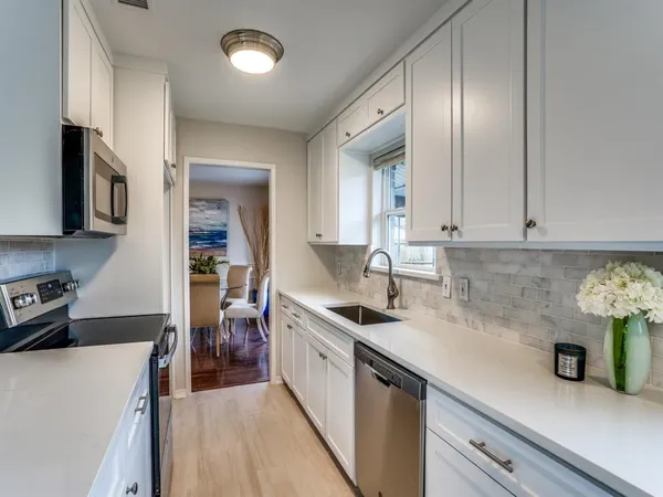 $2,600 | 819 Kingswood Avenue, Richardson, TX 75080