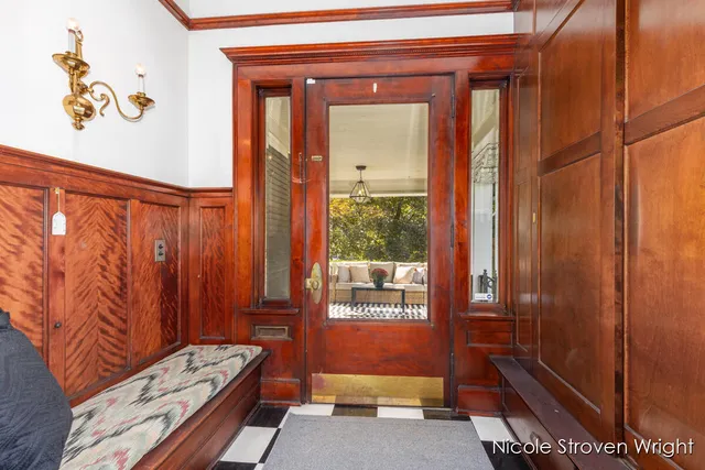 $897,500 | 400 Fulton Street East, Grand Rapids, MI 49503